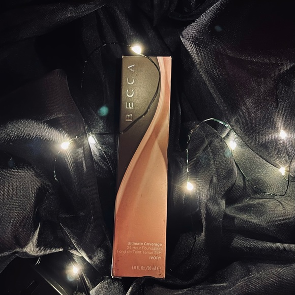 Oil free weightless 24HR Full Coverage smoothing your fine lines - Picture 3 of 3